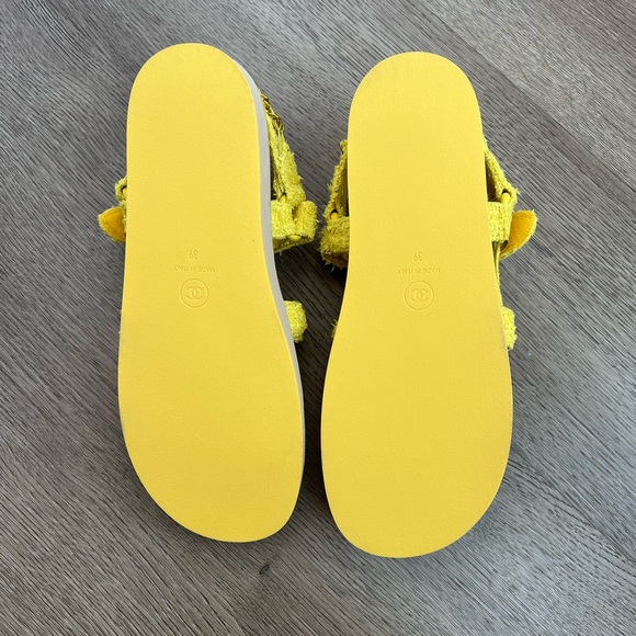 SOLD ❌ New 🌟 Rare Chanel CC Tweed Chain Yellow Sandals Size 39 - Picture 8 of 10